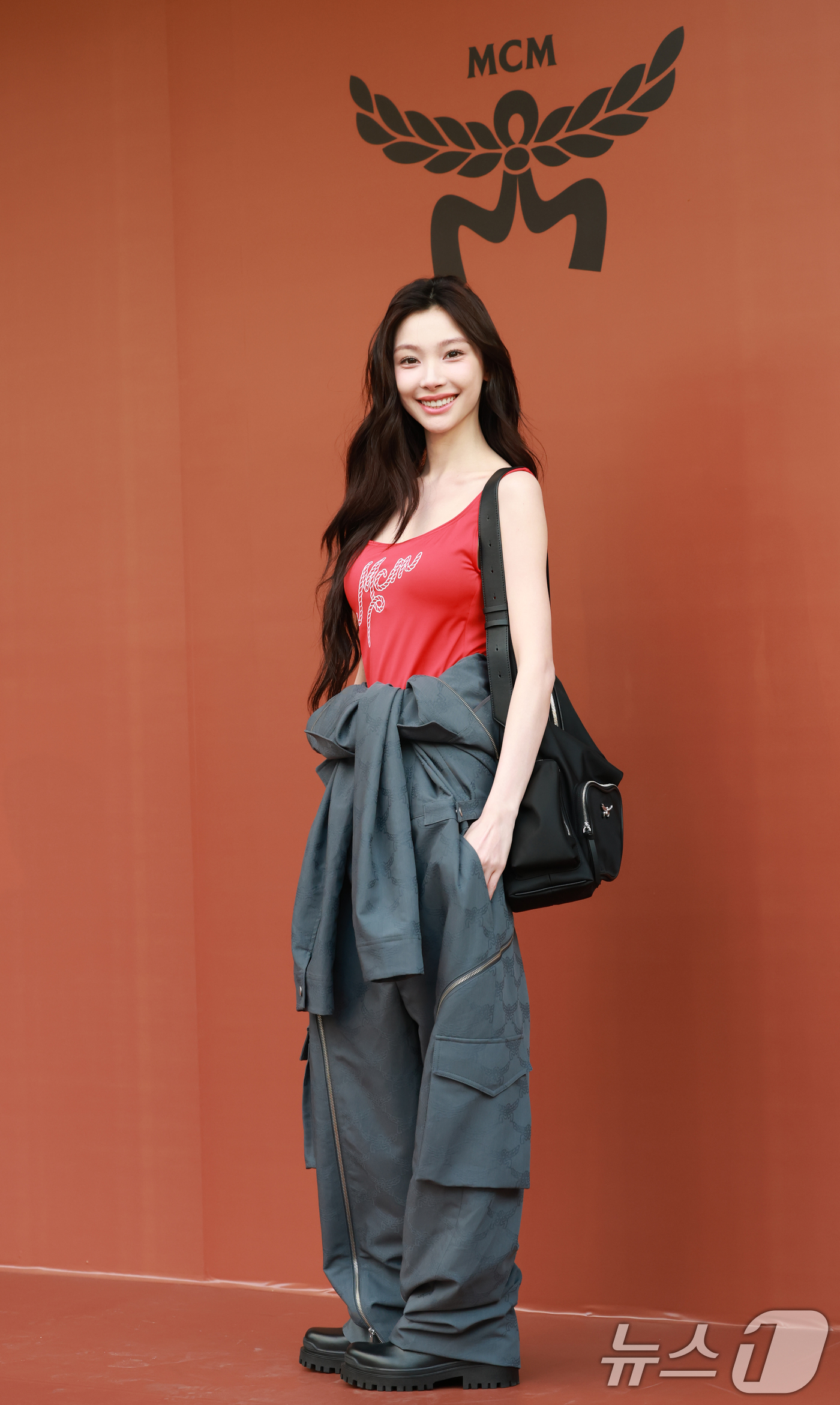 (서울=뉴스1) 권현진 기자 = 중국 인플루언서 이멍링(YI MENGLING)이 2일 오후 서울 강남구 청담동 MCM HAUS에서 진행된 'BE@RBRICK in MCM Wonde …