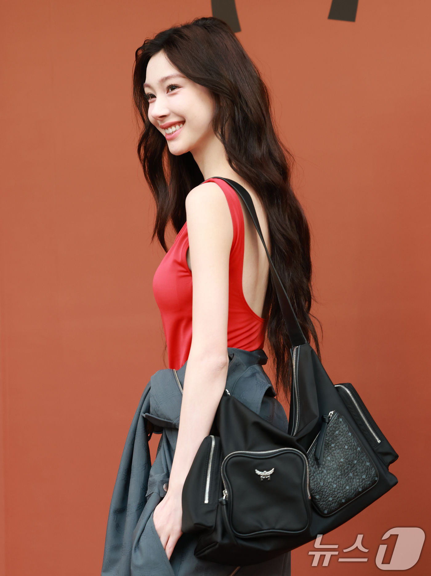 (서울=뉴스1) 권현진 기자 = 중국 인플루언서 이멍링(YI MENGLING)이 2일 오후 서울 강남구 청담동 MCM HAUS에서 진행된 'BE@RBRICK in MCM Wonde …