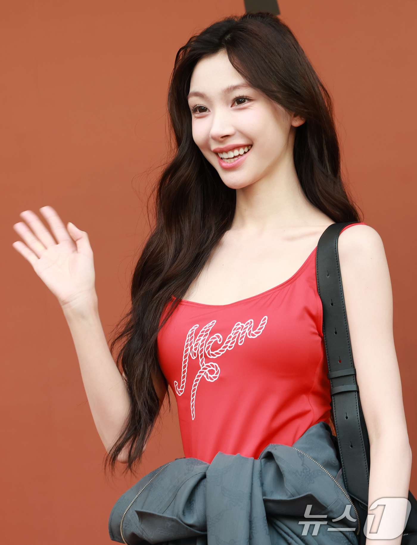 (서울=뉴스1) 권현진 기자 = 중국 인플루언서 이멍링(YI MENGLING)이 2일 오후 서울 강남구 청담동 MCM HAUS에서 진행된 'BE@RBRICK in MCM Wonde …