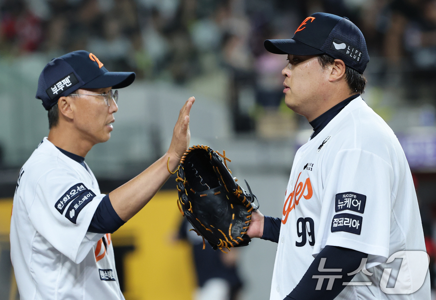 (대전=뉴스1) 김기태 기자 = 2일 대전 한화생명 볼파크에서 열린 프로야구 '2025 신한 SOL뱅크 KBO 리그' 기아 타이거즈와 한화 이글스 경기에서 한화 선발 류현진이 4회 …