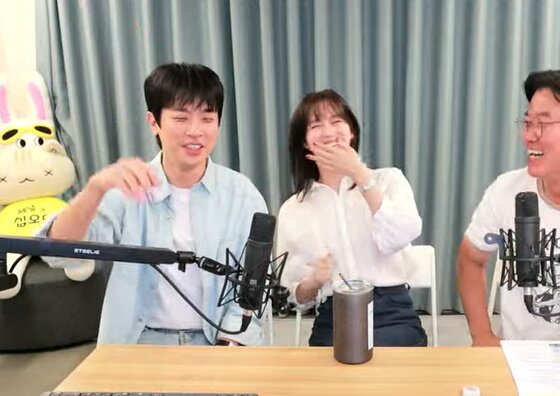 본문 이미지 - 유튜브 '채널십오야' 라이브 방송 캡처