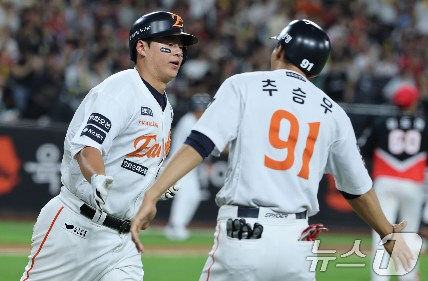 (대전=뉴스1) 김기태 기자 = 2일 대전 한화생명 볼파크에서 열린 프로야구 '2025 신한 SOL뱅크 KBO 리그' 기아 타이거즈와 한화 이글스 경기에서 5회말 1사 1, 2루 …