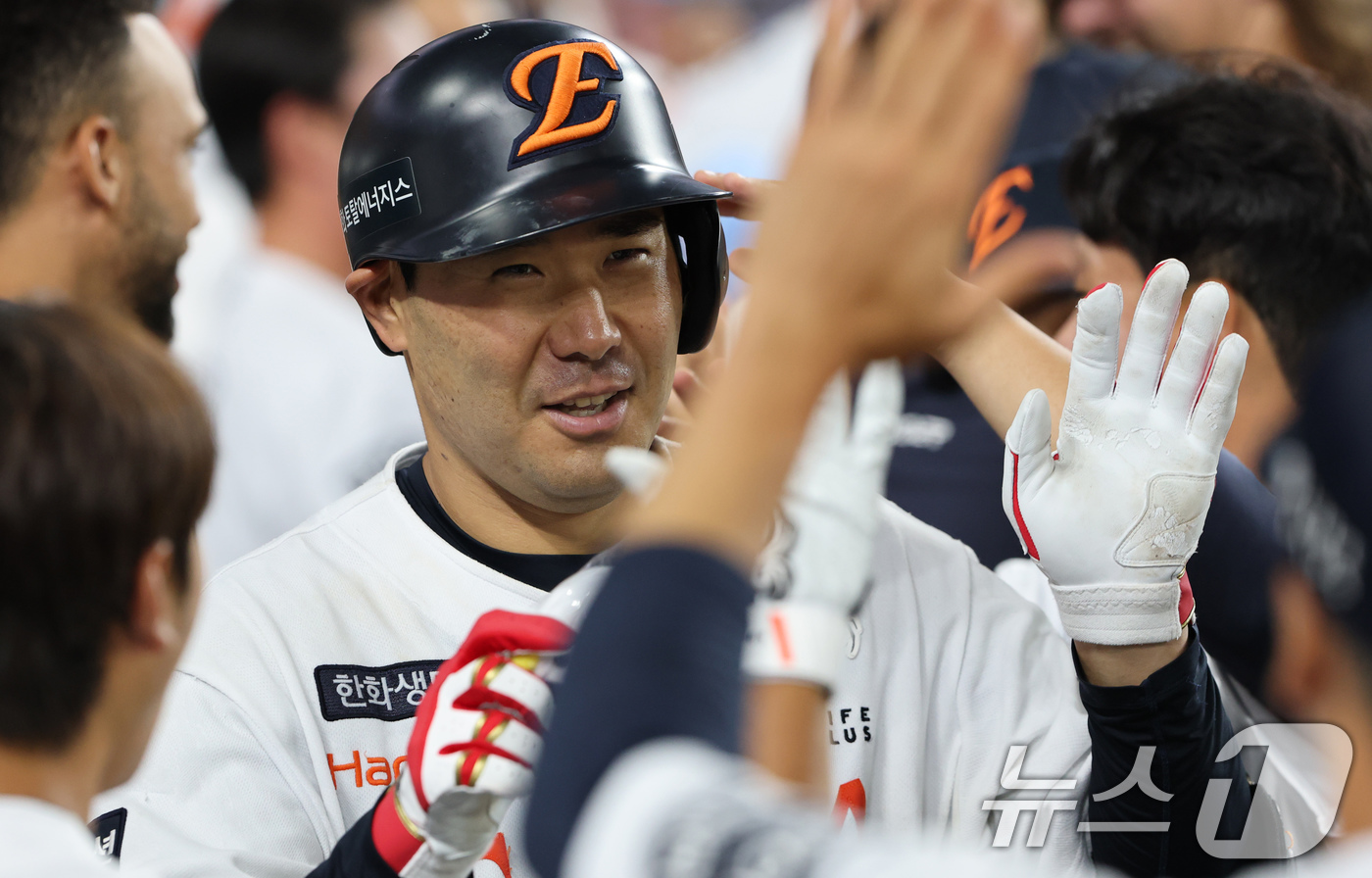 (대전=뉴스1) 김기태 기자 = 2일 대전 한화생명 볼파크에서 열린 프로야구 '2025 신한 SOL뱅크 KBO 리그' 기아 타이거즈와 한화 이글스 경기에서 6회말 무사 1루 상황 …