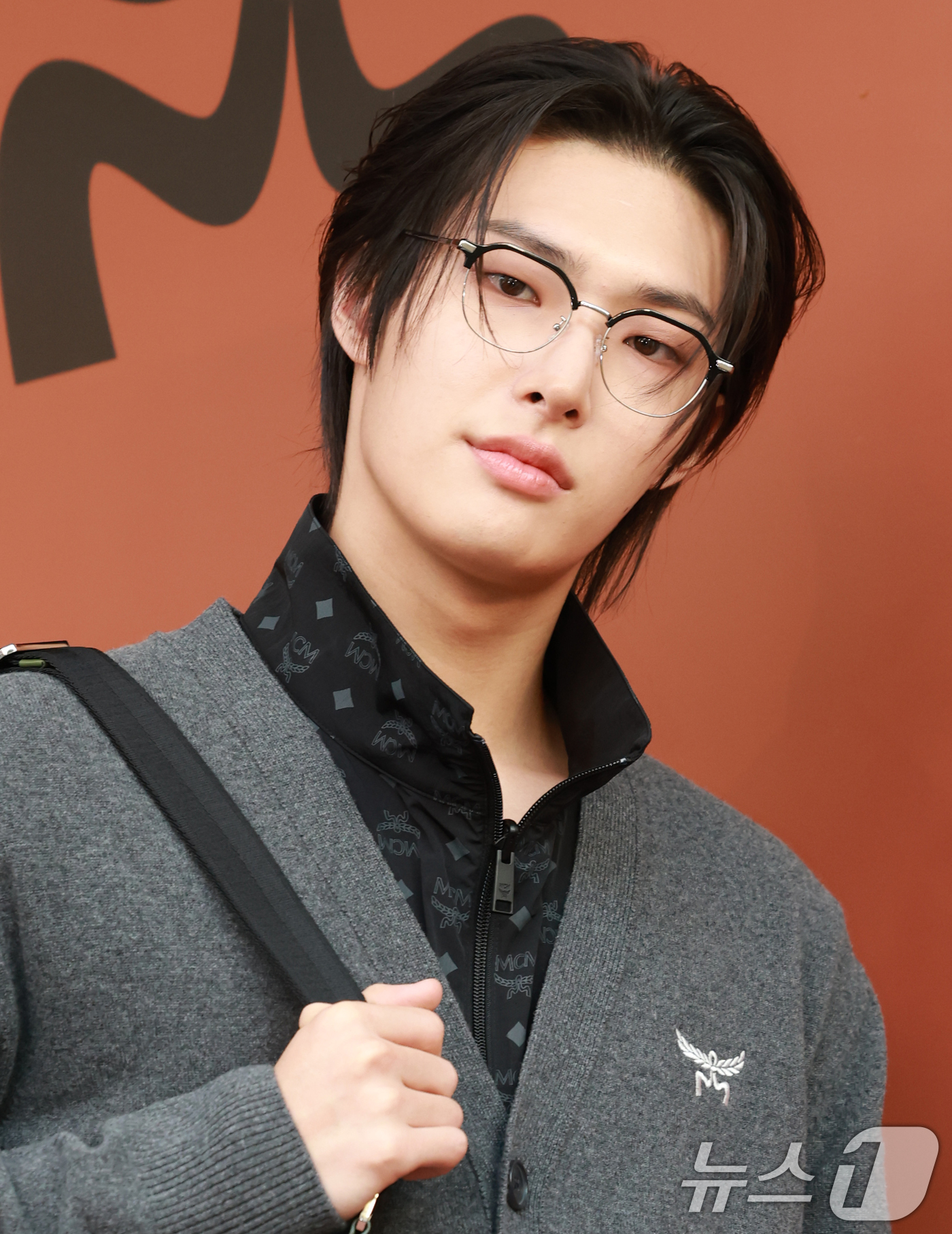 (서울=뉴스1) 권현진 기자 = 에이티즈 민기가 2일 오후 서울 강남구 청담동 MCM HAUS에서 진행된 'BE@RBRICK in MCM Wonderland’ 전시회에 참석해 포즈 …