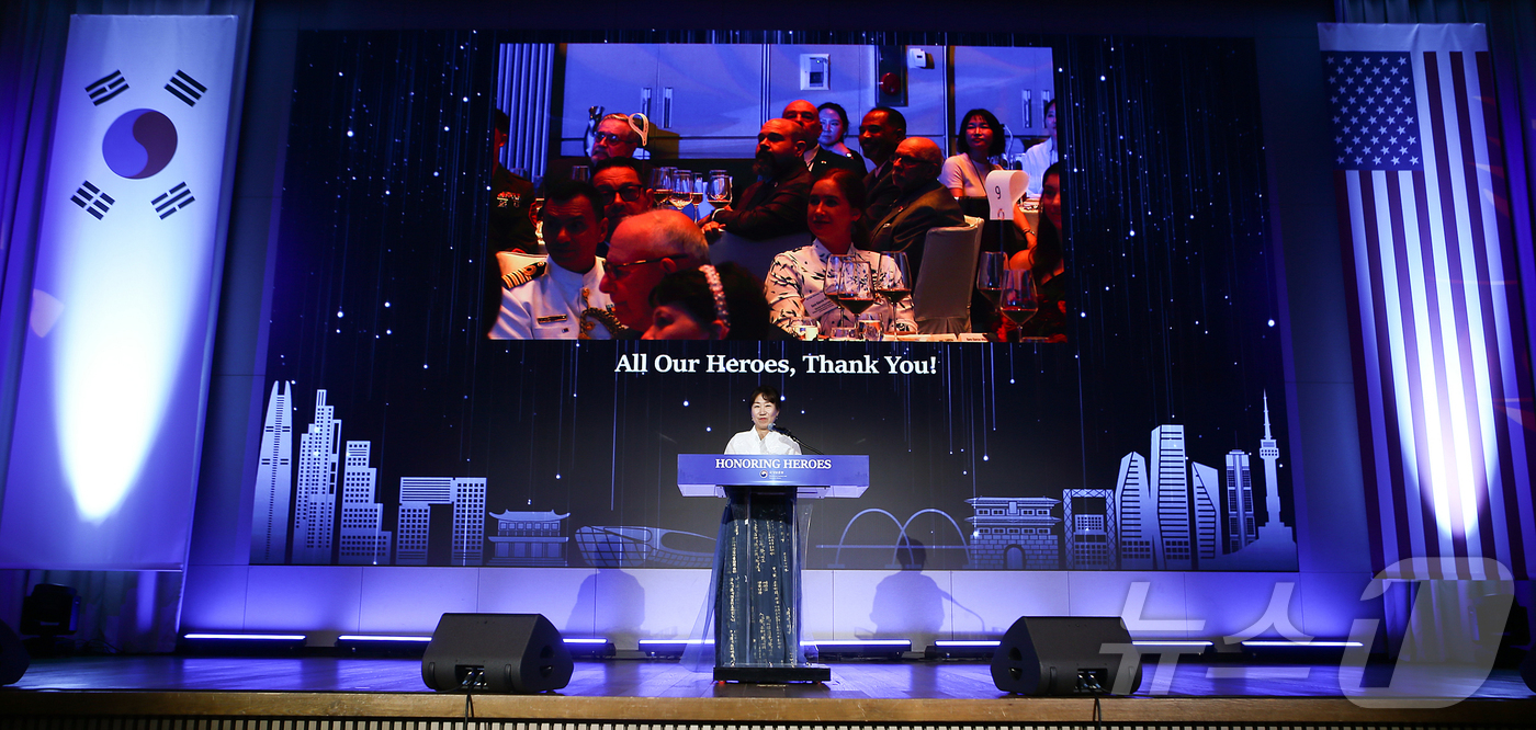 (서울=뉴스1) = 강윤진 국가보훈부 차관이 지난 19일 오후 부산 시그니엘 호텔에서 열린 유엔참전용사 재방한 초청 감사만찬에서 참석해 환영사를 하고 있다.이날 행사는 6.25전쟁 …