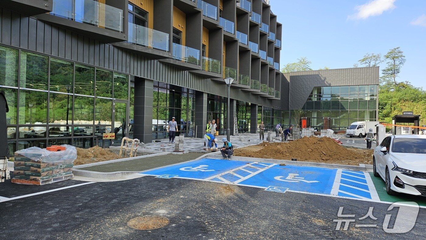 본문 이미지 - 어수선한 분위기의 축구센터 &#40;축구계 관계자 제공&#41; 