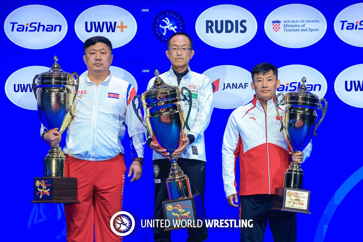 본문 이미지 - 여자 자유형 팀 랭킹 2위를 차지한 북한&#40;왼쪽&#41;&#40;UWW 제공&#41; 