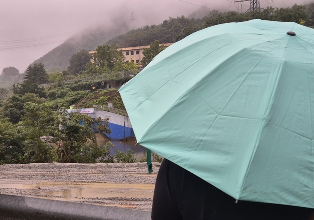 바짝 마른 강원 동해안에 '단비'…대형산불 우려 잠재울까