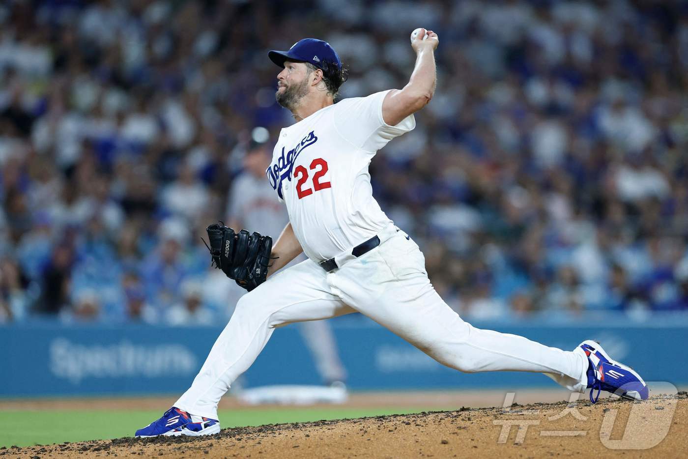 본문 이미지 - 역투하는 다저스 커쇼. ⓒ AFP=뉴스1