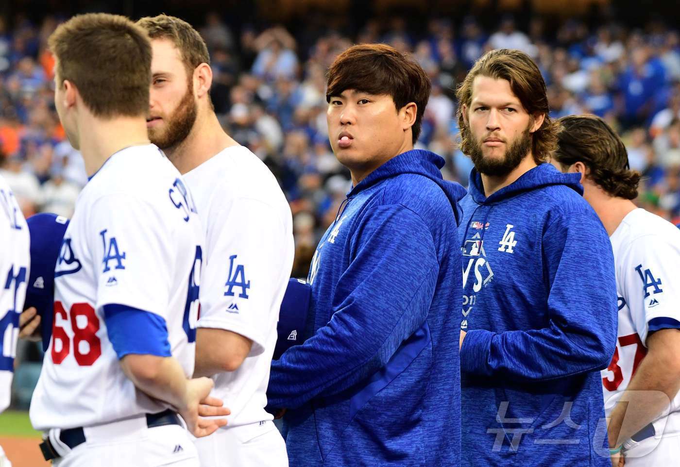 본문 이미지 - 다저스 시절 한솥밥을 먹은 류현진과 커쇼. ⓒ AFP=뉴스1