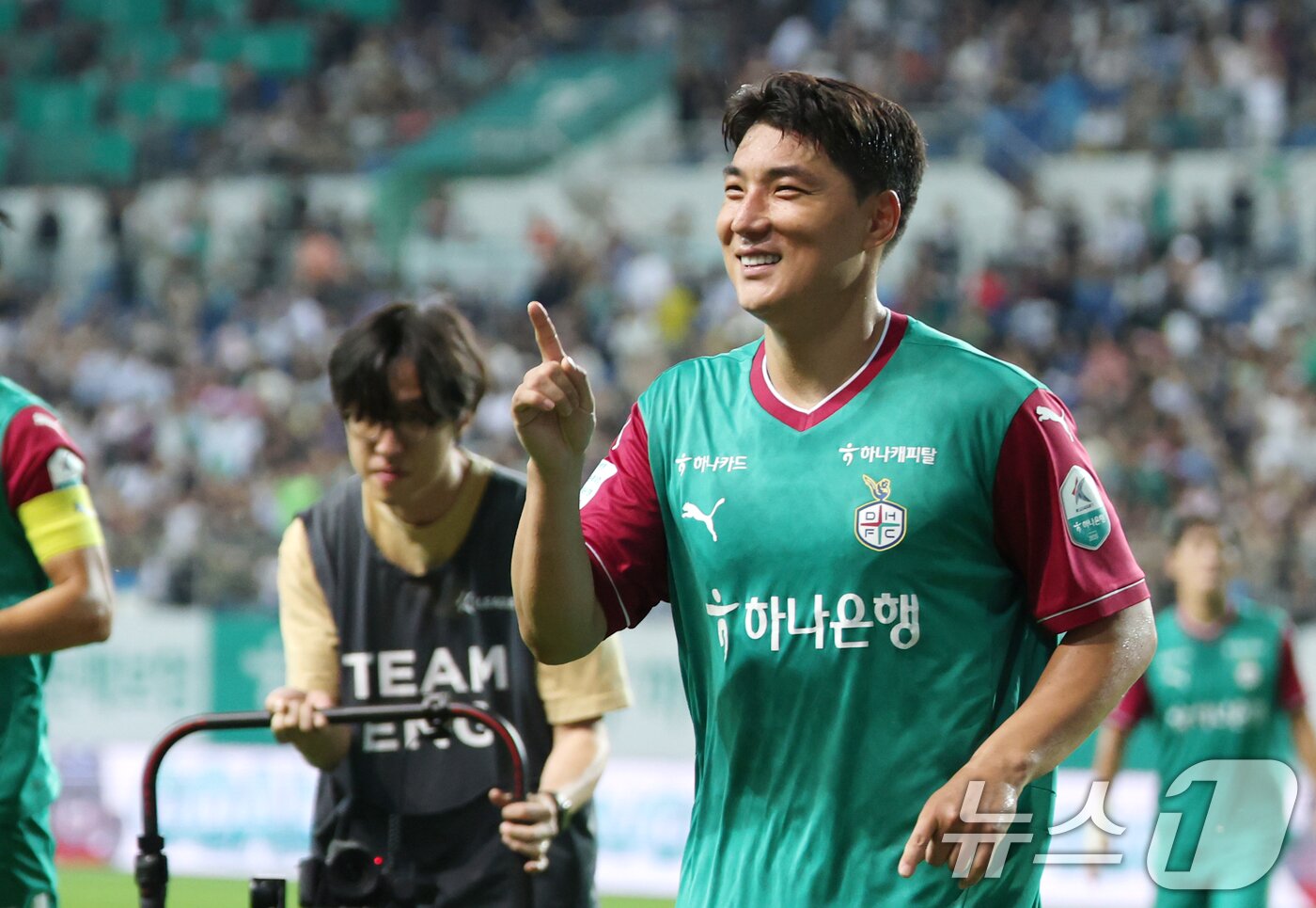 본문 이미지 - 대전하나시티즌 주민규가 20일 오후 대전월드컵경기장에서 열린 '하나은행 K리그1 2025' 대전하나시티즌과 대구FC 경기에서 연속 득점을 한 뒤 미소짓고 있다. 2025.9.20/뉴스1 ⓒ News1 권현진 기자