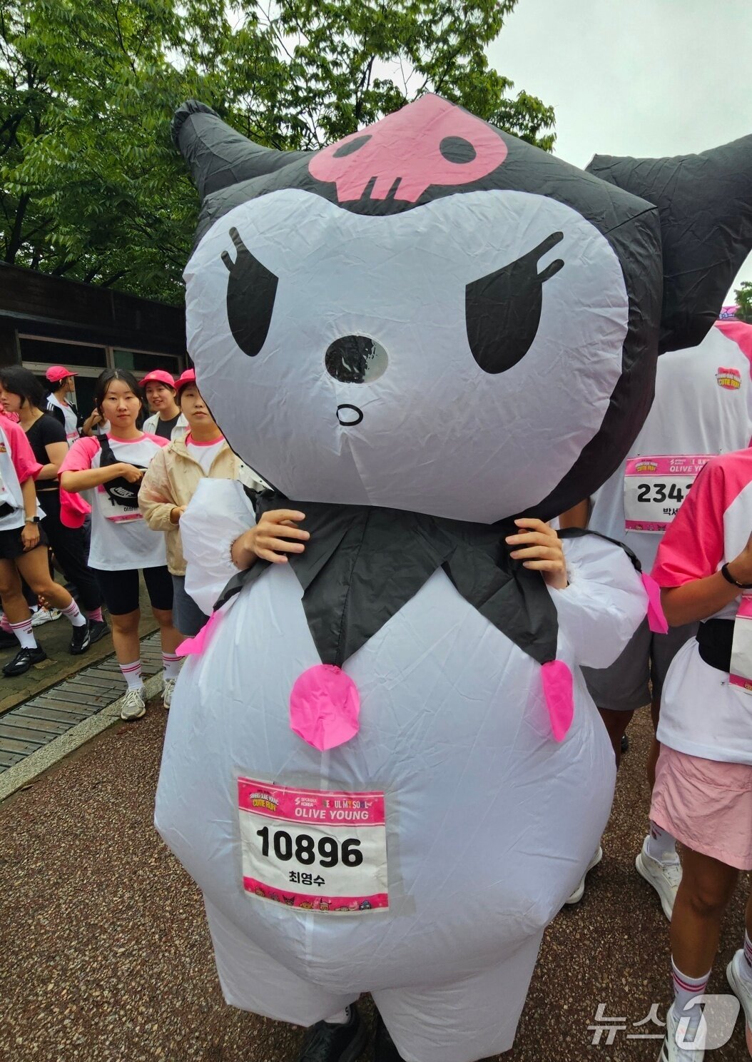 본문 이미지 - 21일 서울 여의도 일대에서 &#39;산리오X올리브영 큐티런 2025 서울&#39;이 개최됐다.ⓒ 뉴스1/김진희 기자.