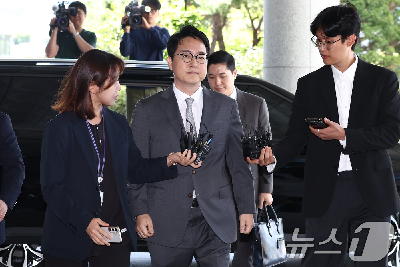 본문 이미지 - 심우정 전 검찰총장이 21일 오전 서울 서초구 서울고등검찰청에 마련된 내란 특검팀&#40;특별검사 조은석&#41; 사무실에 피고발인 신분으로 조사를 받기 위해 출석하고 있다. 2025.9.21/뉴스1 ⓒ News1 김민지 기자