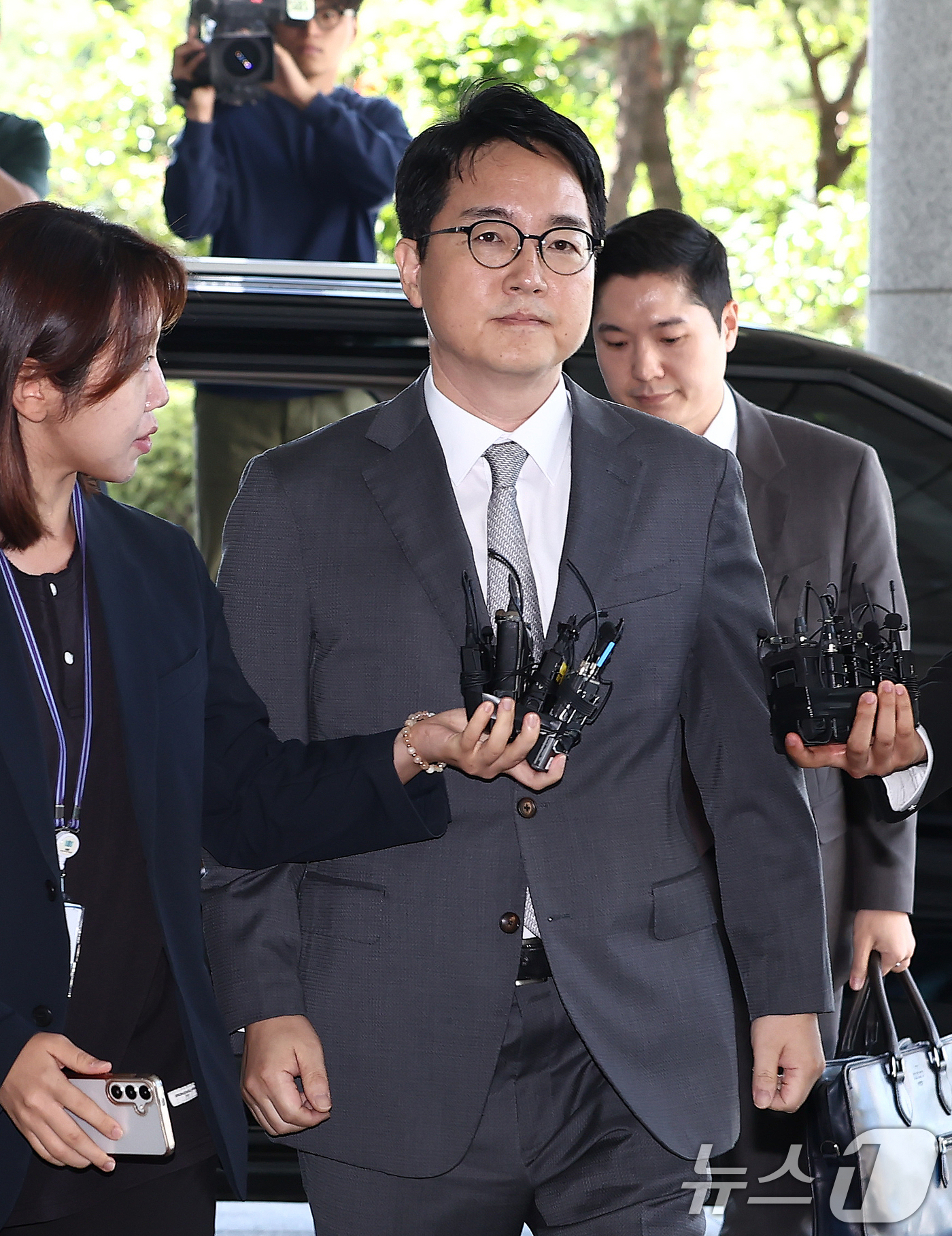 (서울=뉴스1) 김민지 기자 = 심우정 전 검찰총장이 21일 오전 서울 서초구 서울고등검찰청에 마련된 내란 특검팀(특별검사 조은석) 사무실에 피고발인 신분으로 조사를 받기 위해 출 …