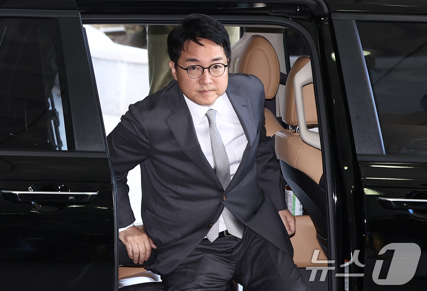 (서울=뉴스1) 김민지 기자 = 심우정 전 검찰총장이 21일 오전 서울 서초구 서울고등검찰청에 마련된 내란 특검팀(특별검사 조은석) 사무실에 피고발인 신분으로 조사를 받기 위해 차 …