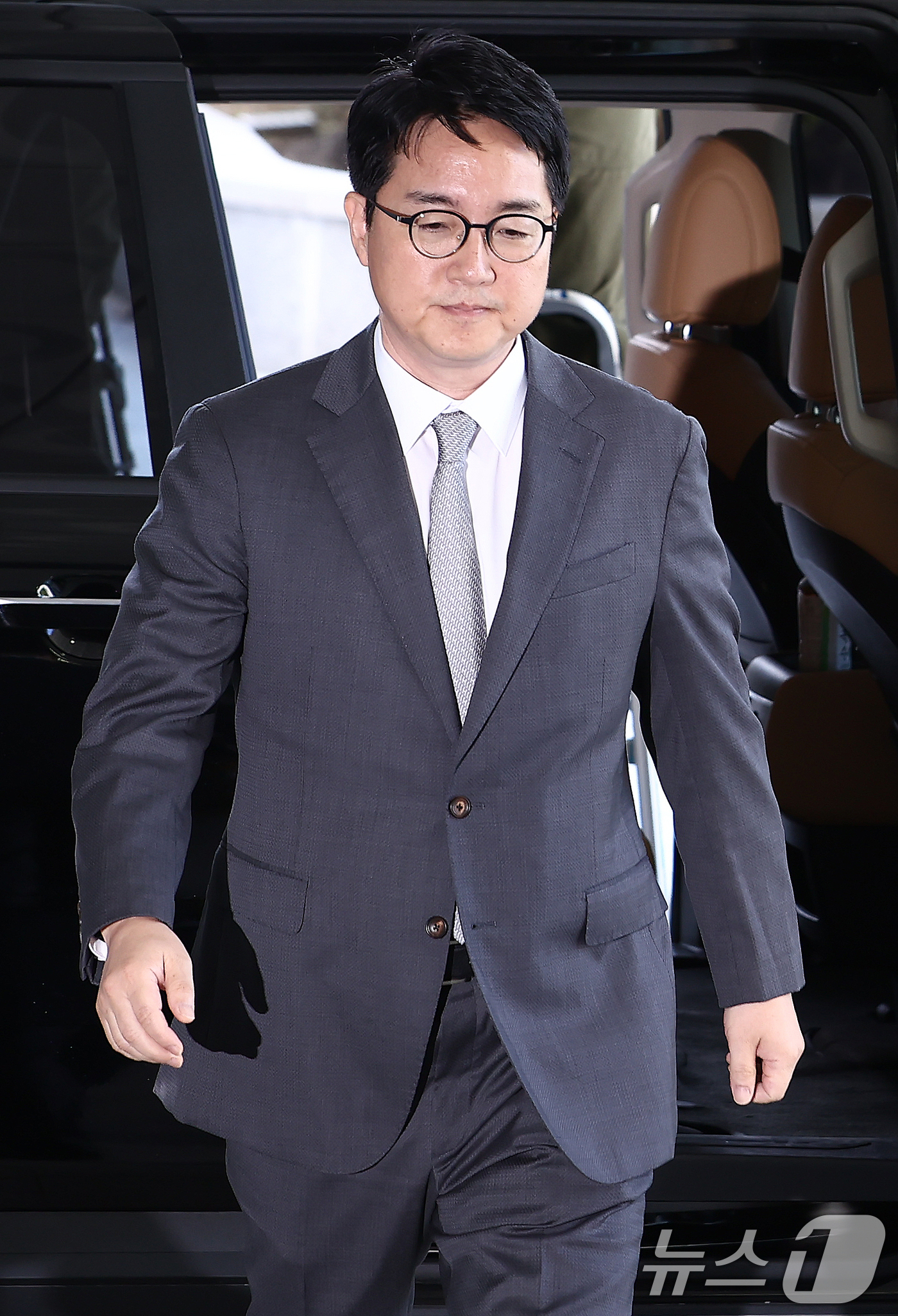 (서울=뉴스1) 김민지 기자 = 심우정 전 검찰총장이 21일 오전 서울 서초구 서울고등검찰청에 마련된 내란 특검팀(특별검사 조은석) 사무실에 피고발인 신분으로 조사를 받기 위해 출 …