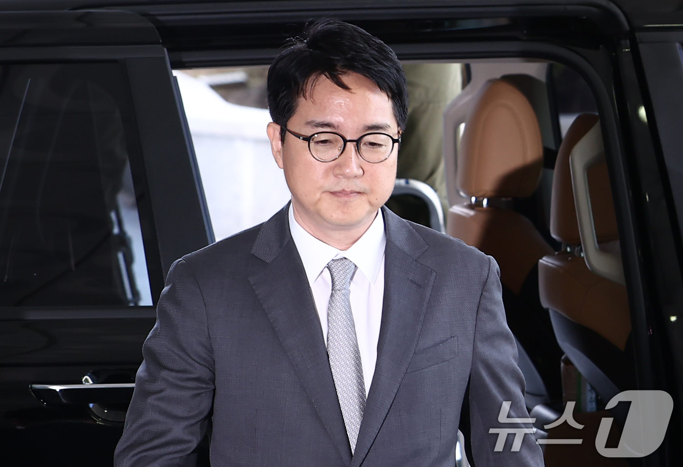 (서울=뉴스1) 김민지 기자 = 심우정 전 검찰총장이 21일 오전 서울 서초구 서울고등검찰청에 마련된 내란 특검팀(특별검사 조은석) 사무실에 피고발인 신분으로 조사를 받기 위해 출 …