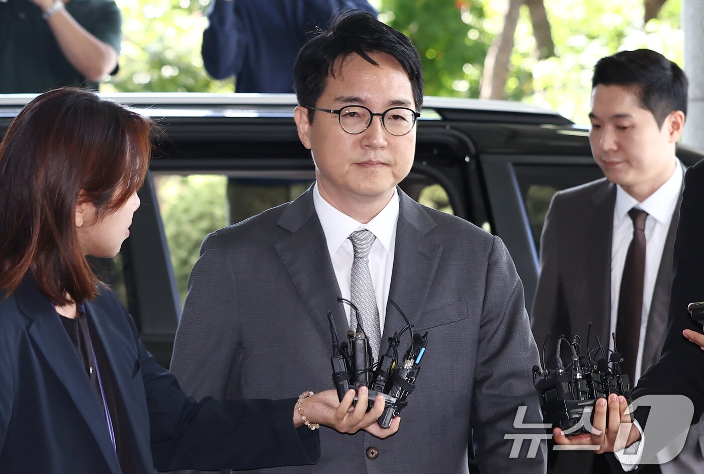 본문 이미지 - 심우정 전 검찰총장이 21일 오전 서울 서초구 서울고등검찰청에 마련된 내란 특검팀&#40;특별검사 조은석&#41; 사무실에 피고발인 신분으로 조사를 받기 위해 출석하고 있다. 2025.9.21/뉴스1 ⓒ News1 김민지 기자