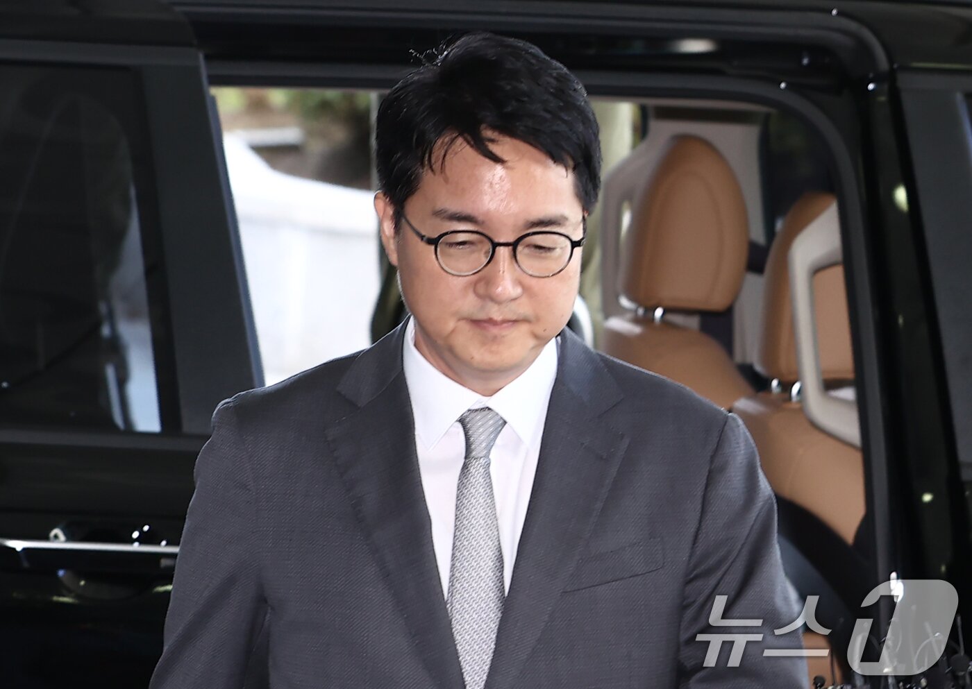 본문 이미지 - 심우정 전 검찰총장이 21일 오전 서울 서초구 서울고등검찰청에 마련된 내란 특검팀&#40;특별검사 조은석&#41; 사무실에 피고발인 신분으로 조사를 받기 위해 출석하고 있다. 2025.9.21/뉴스1 ⓒ News1 김민지 기자