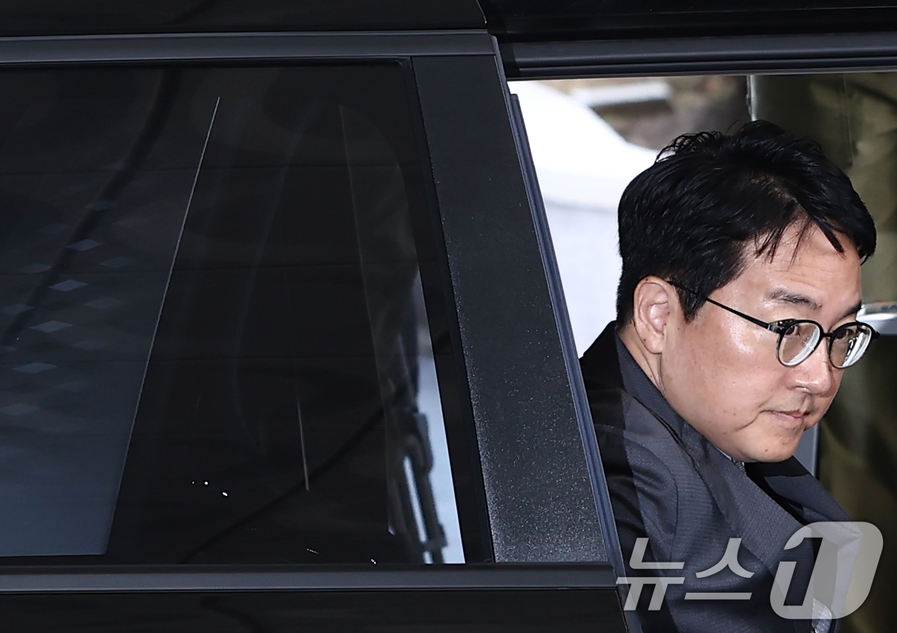 (서울=뉴스1) 김민지 기자 = 심우정 전 검찰총장이 21일 오전 서울 서초구 서울고등검찰청에 마련된 내란 특검팀(특별검사 조은석) 사무실에 피고발인 신분으로 조사를 받기 위해 차 …