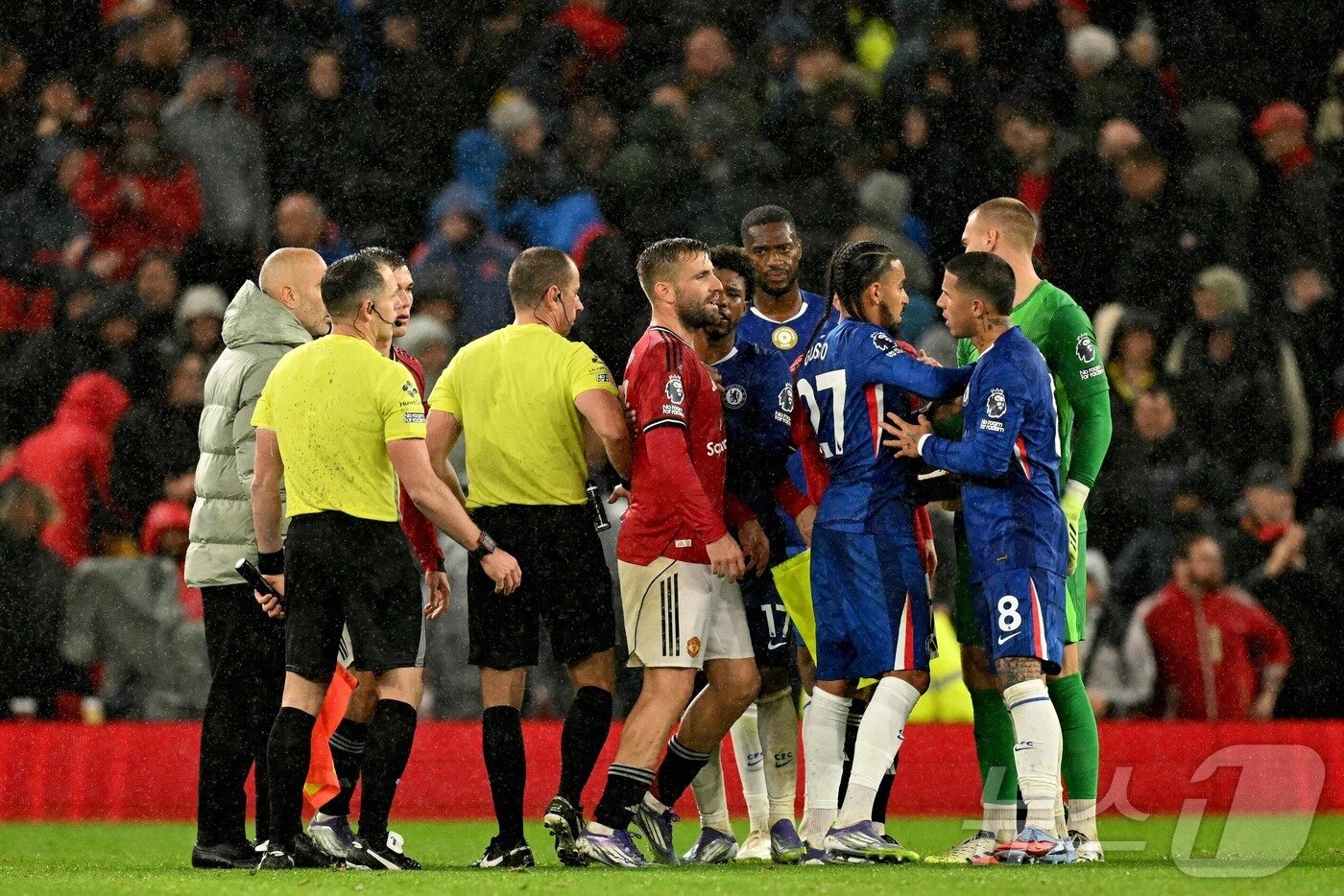 본문 이미지 - 맨체스터 유나이티드가 21일(한국시간) 열린 2025-26 EPL 5라운드 첼시와 홈 경기에서 2-1로 이겼다. ⓒ AFP=뉴스1