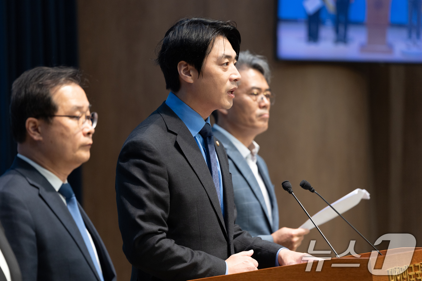 (서울=뉴스1) 이승배 기자 = 한준호 더불어민주당 정치검찰 조작기소대응 TF 단장이 21일 서울 여의도 국회에서 현안 관련 기자회견을 하고 있다. 2025.9.21/뉴스1