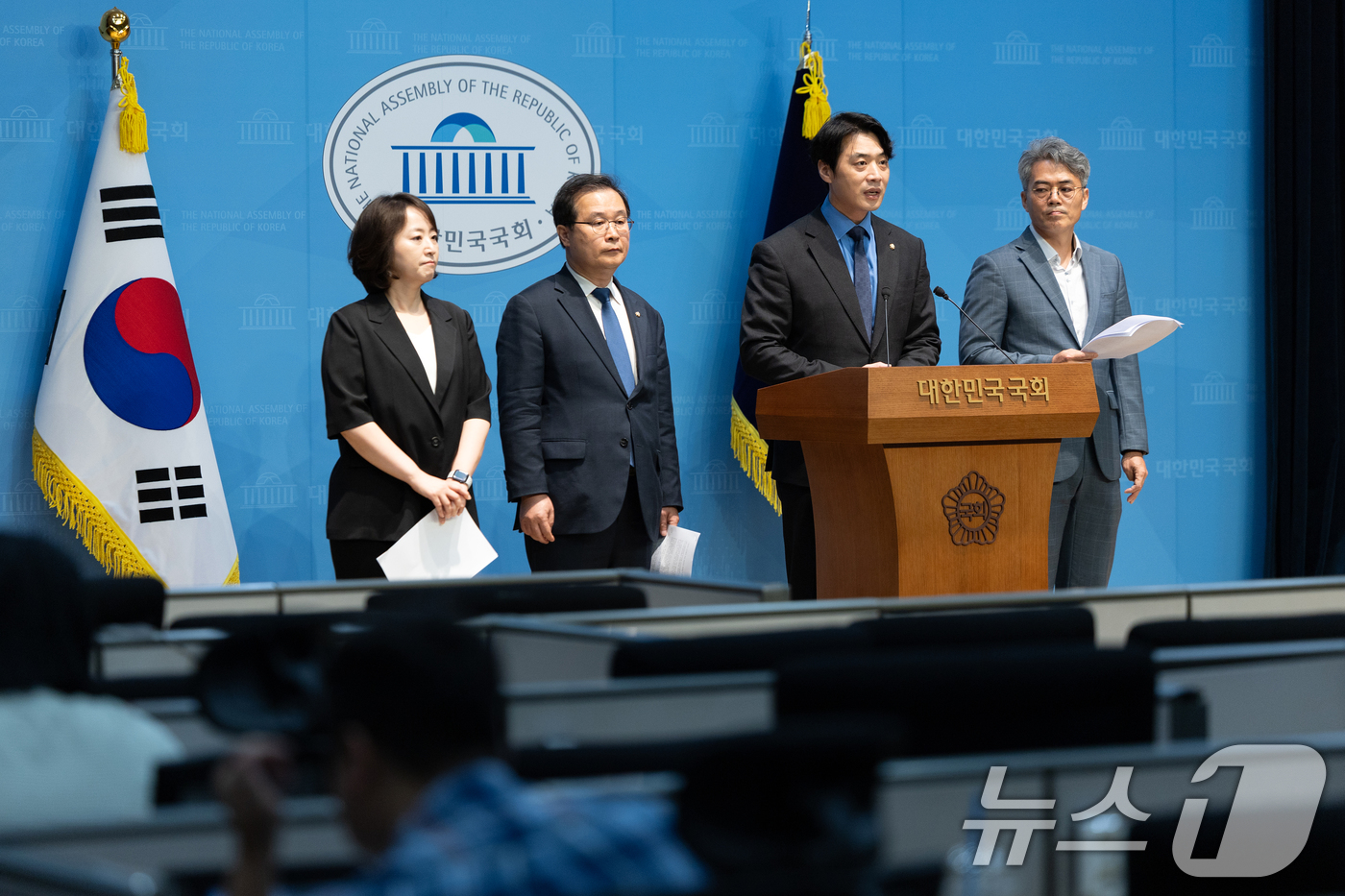 (서울=뉴스1) 이승배 기자 = 한준호 더불어민주당 정치검찰 조작기소대응 TF 단장이 21일 서울 여의도 국회에서 현안 관련 기자회견을 하고 있다. 2025.9.21/뉴스1