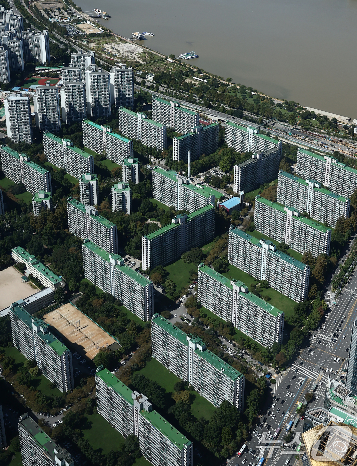 (서울=뉴스1) 김민지 기자 = 정부의 6·27 대출 규제 이후 주춤했던 서울 아파트 매매량이 증가했다.21일 국토교통부실거래가시스템에 따르면 이날 기준 8월 서울 아파트 매매량은 …