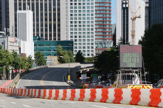 서소문 고가차도 붕괴…서울역~신촌역 열차 운행 중지