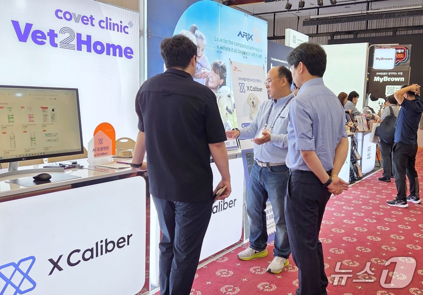 본문 이미지 - 동물병원 네트워크 코벳은 21일 2025 추계 서울수의임상컨퍼런스에 참가해 제품을 소개했다. ⓒ 뉴스1 최서윤 기자