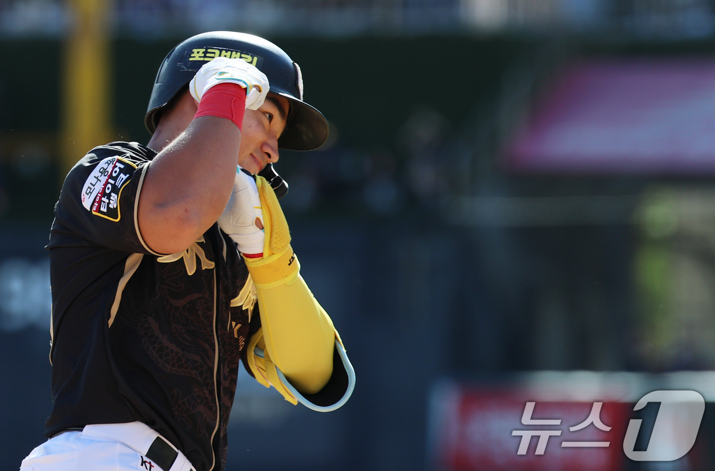 (수원=뉴스1) 오대일 기자 = 21일 오후 경기 수원시 장안구 KT위즈파크에서 열린 '2025 신한 SOL 뱅크 KBO리그' 삼성 라이온즈와 KT 위즈의 경기, 2-0으로 앞선 …