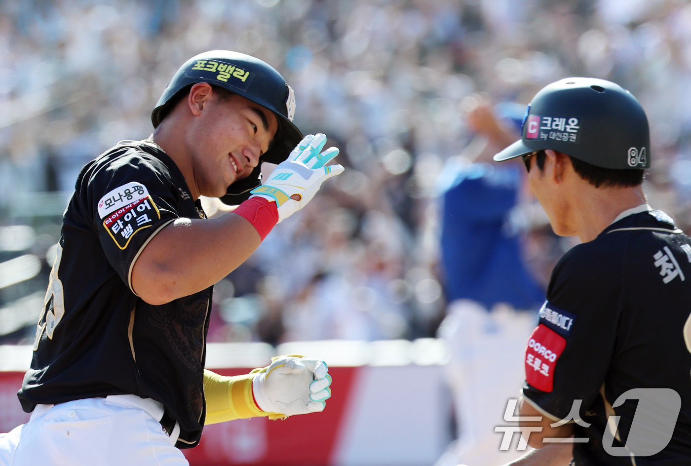 (수원=뉴스1) 오대일 기자 = 21일 오후 경기 수원시 장안구 KT위즈파크에서 열린 '2025 신한 SOL 뱅크 KBO리그' 삼성 라이온즈와 KT 위즈의 경기, 2-0으로 앞선 …