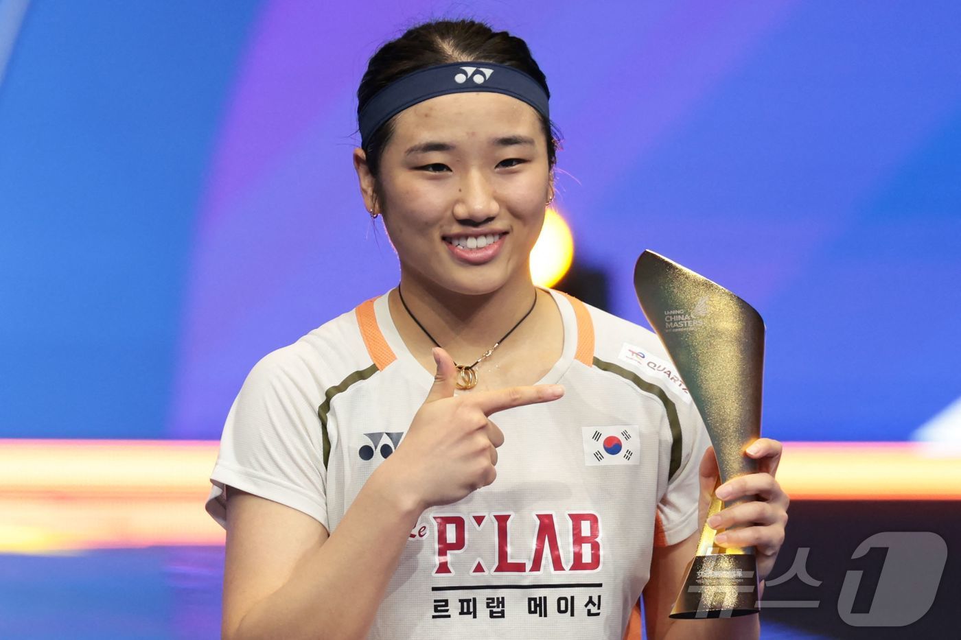 (AFP=뉴스1) 김성진 기자 = 배드민턴 여자 단식 세계 최강 안세영이 21일 중국 선전 아레나에서 열린 2025 세계배드민턴연맹(BWF) 월드투어 슈퍼 750 중국 마스터스 여 …