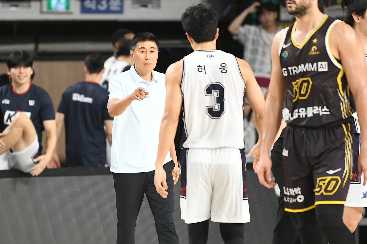 본문 이미지 - 부산 KCC의 이상민 감독&#40;왼쪽&#41;과 허웅. &#40;KBL 제공&#41;