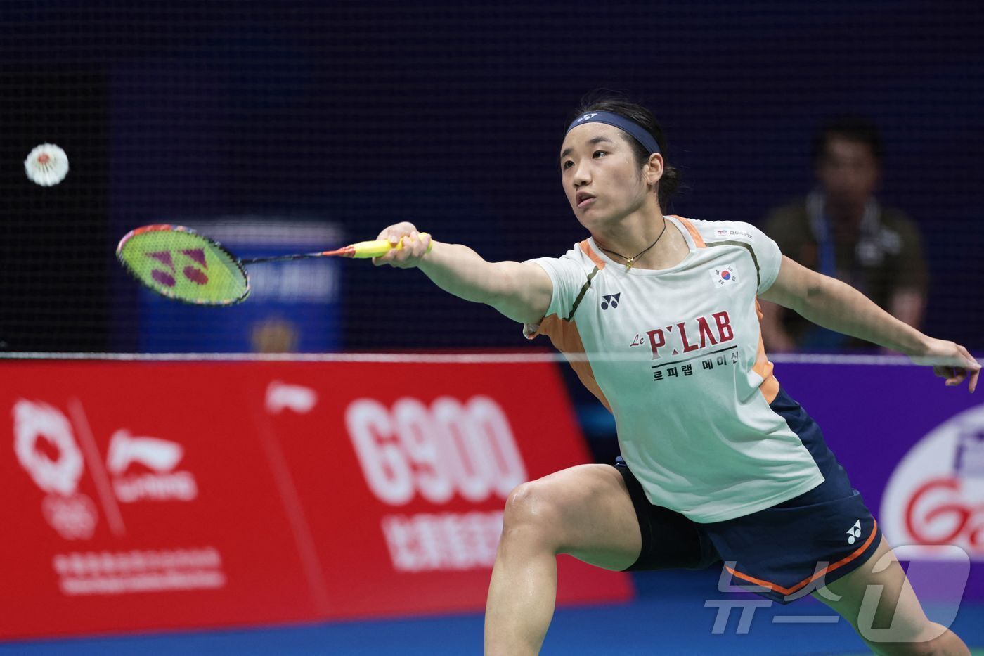 본문 이미지 - 배드민턴 여자 단식 세계 최강 안세영이 21일 중국 선전 아레나에서 열린 2025 세계배드민턴연맹(BWF) 월드투어 슈퍼 750 중국 마스터스 여자 단식 결승에서 33분 만에 한웨를 2-0(21-11 21-3)으로 승리하며 우승을 차지했다. ⓒ AFP=뉴스1