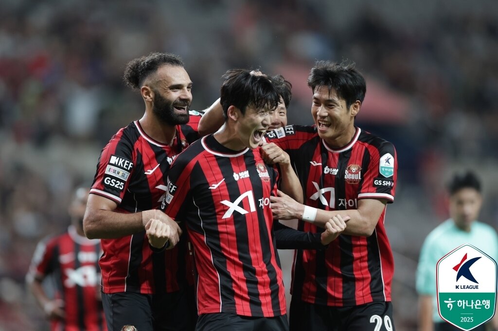 본문 이미지 - FC서울은 21일 열린 하나은행 K리그1 2025 30라운드 광주FC와 홈 경기에서 3-0으로 이겼다. &#40;한국프로축구연맹 제공&#41;