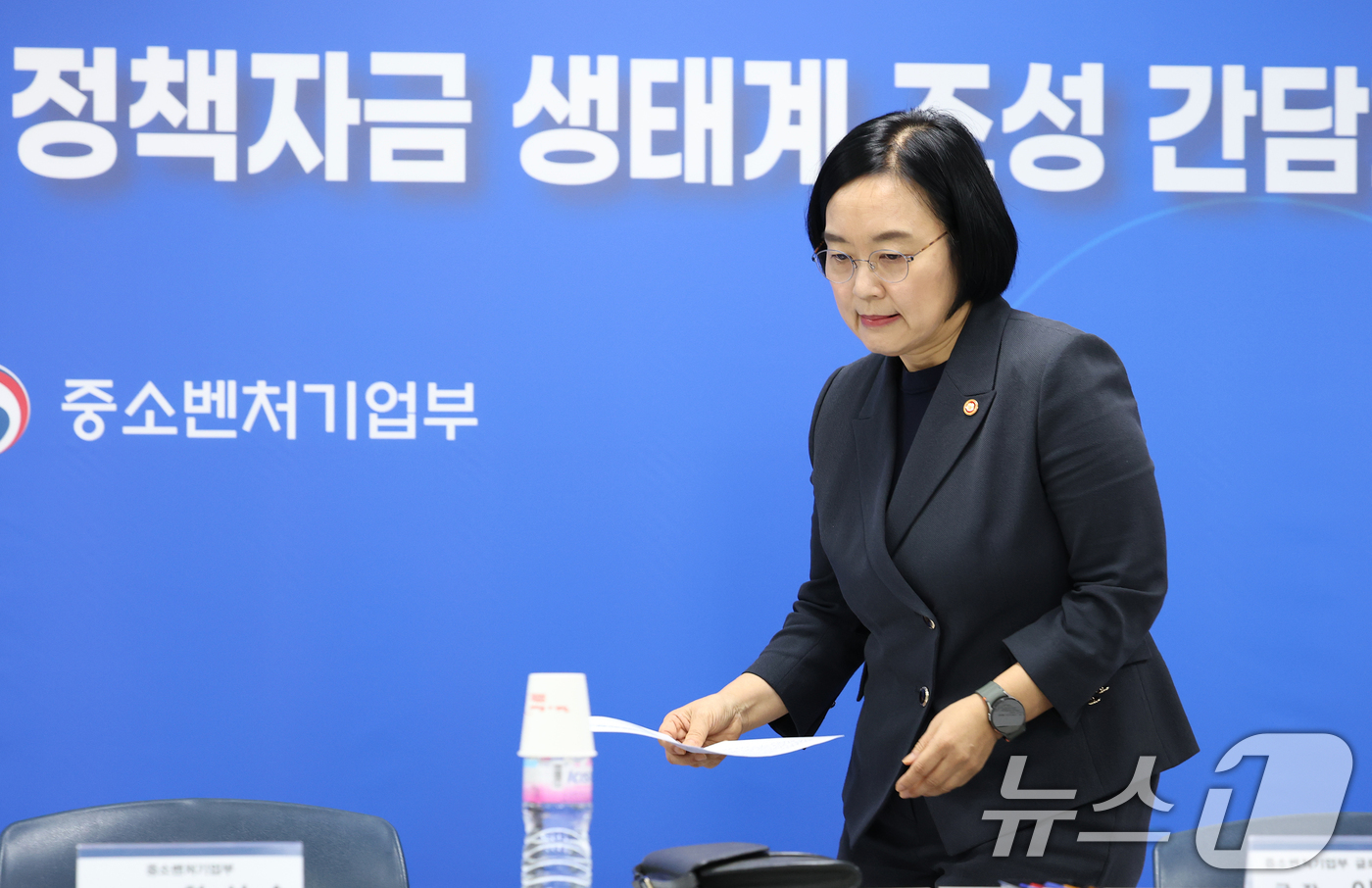 (서울=뉴스1) 오대일 기자 = 한성숙 중소벤처기업부 장관이 22일 오전 서울 종로구 소상공인시장진흥공단 서울중부센터에서 열린 제3자 부당개입 없는 정책자금 생태계 조성 간담회에 …