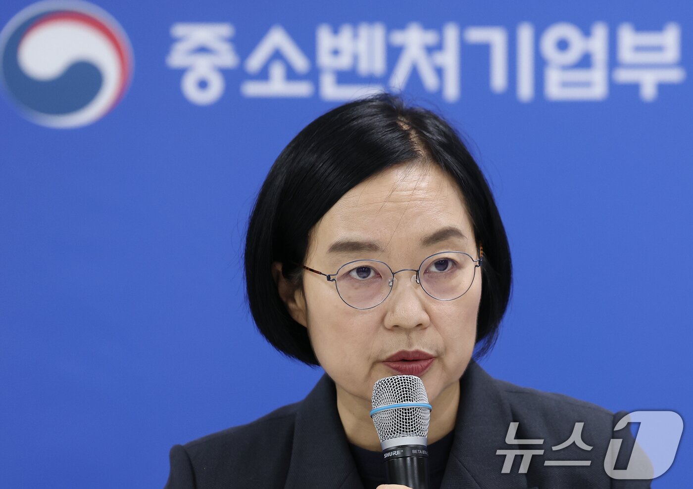 본문 이미지 - 한성숙 중소벤처기업부 장관이 지난 9월 22일 오전 서울 종로구 소상공인시장진흥공단 서울중부센터에서 열린 제3자 부당개입 없는 정책자금 생태계 조성 간담회에서 모두발언을 하고 있다. 2025.9.22/뉴스1 ⓒ News1 오대일 기자