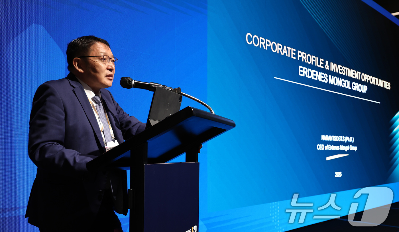 (서울=뉴스1) 구윤성 기자 = 산자 나랑촉트 에르데네스 몽골 그룹 대표이사가 22일 오전 서울 용산구 그랜드하얏트호텔에서 열린 '한·몽골 핵심광물·광업투자 포럼'에서 기업 소개를 …
