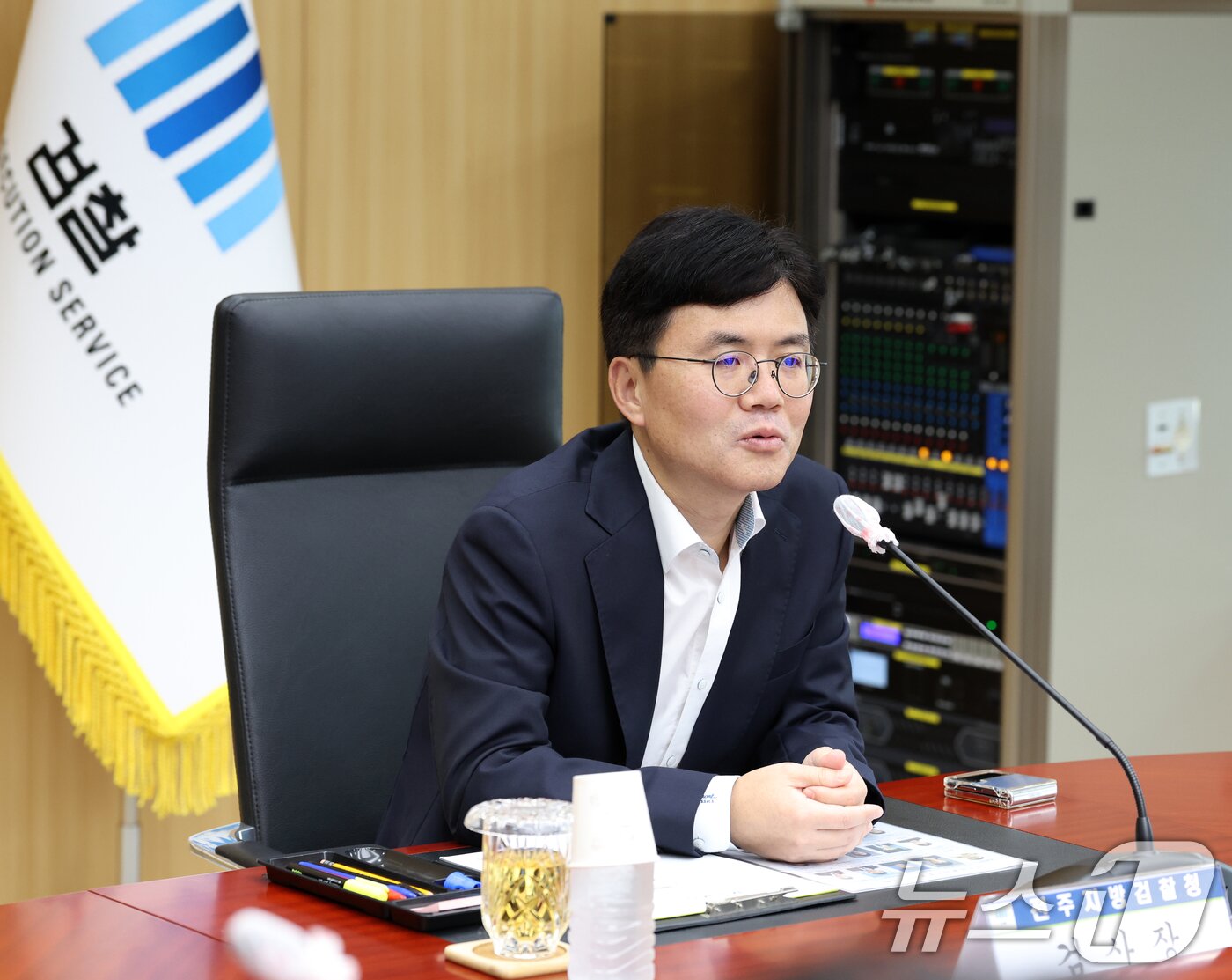 본문 이미지 - 신대경 전주지검 검사장이 22일 전북 전주시 전주지방검찰청에서 열린 취임 후 첫 기자간담회에 참석해 질의에 답변을 하고 있다. 2025.9.22/뉴스1 ⓒ News1 유경석 기자