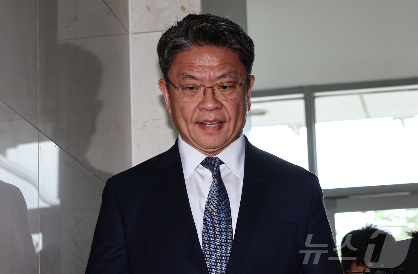 (서울=뉴스1) 김도우 기자 = 이시원 전 대통령실 공직기강비서관이 22일 서울 서초구 순직 해병 특검 사무실에 조사를 받기 위해 출석하고 있다. 2025.9.22/뉴스1