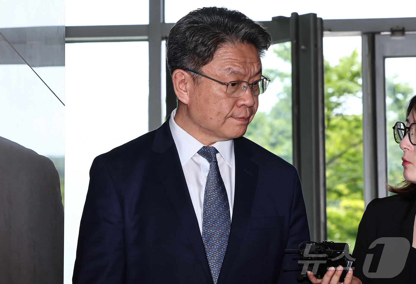 (서울=뉴스1) 김도우 기자 = 이시원 전 대통령실 공직기강비서관이 22일 서울 서초구 순직 해병 특검 사무실에 조사를 받기 위해 출석하고 있다. 2025.9.22/뉴스1