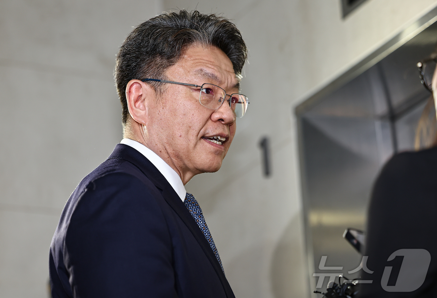 (서울=뉴스1) 김도우 기자 = 이시원 전 대통령실 공직기강비서관이 22일 서울 서초구 순직 해병 특검 사무실에 조사를 받기 위해 출석하고 있다. 2025.9.22/뉴스1