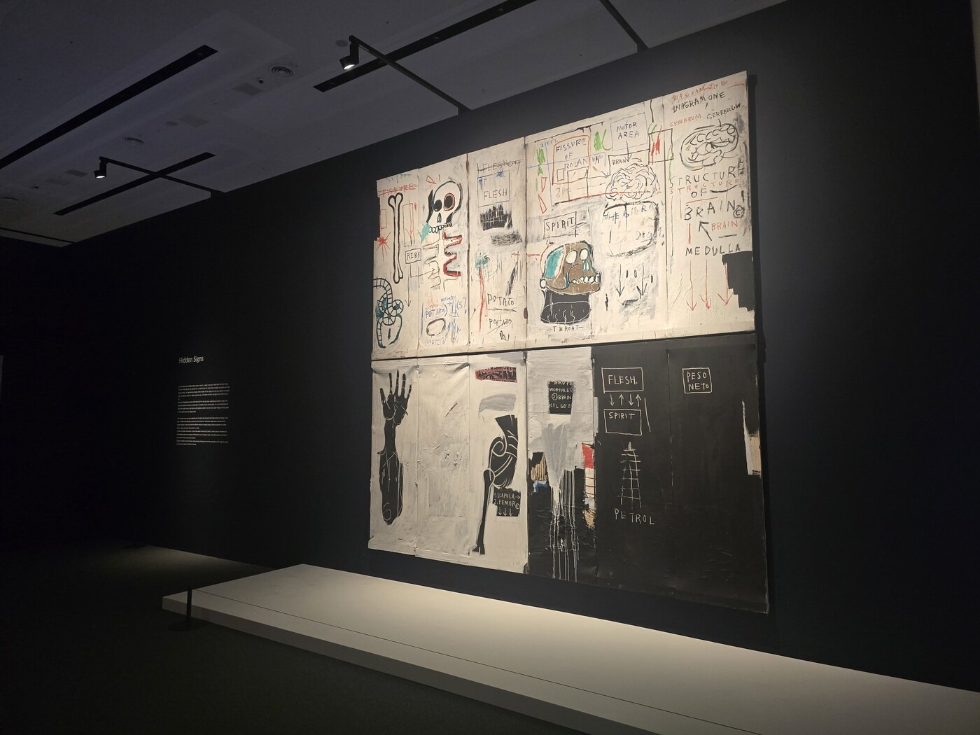 본문 이미지 - 장 미셸 바스키아의 특별전 '장 미셸 바스키아: 과거와 미래를 잇는 상징적 기호들' 전시 전경. ⓒ 뉴스1 김정한 기자