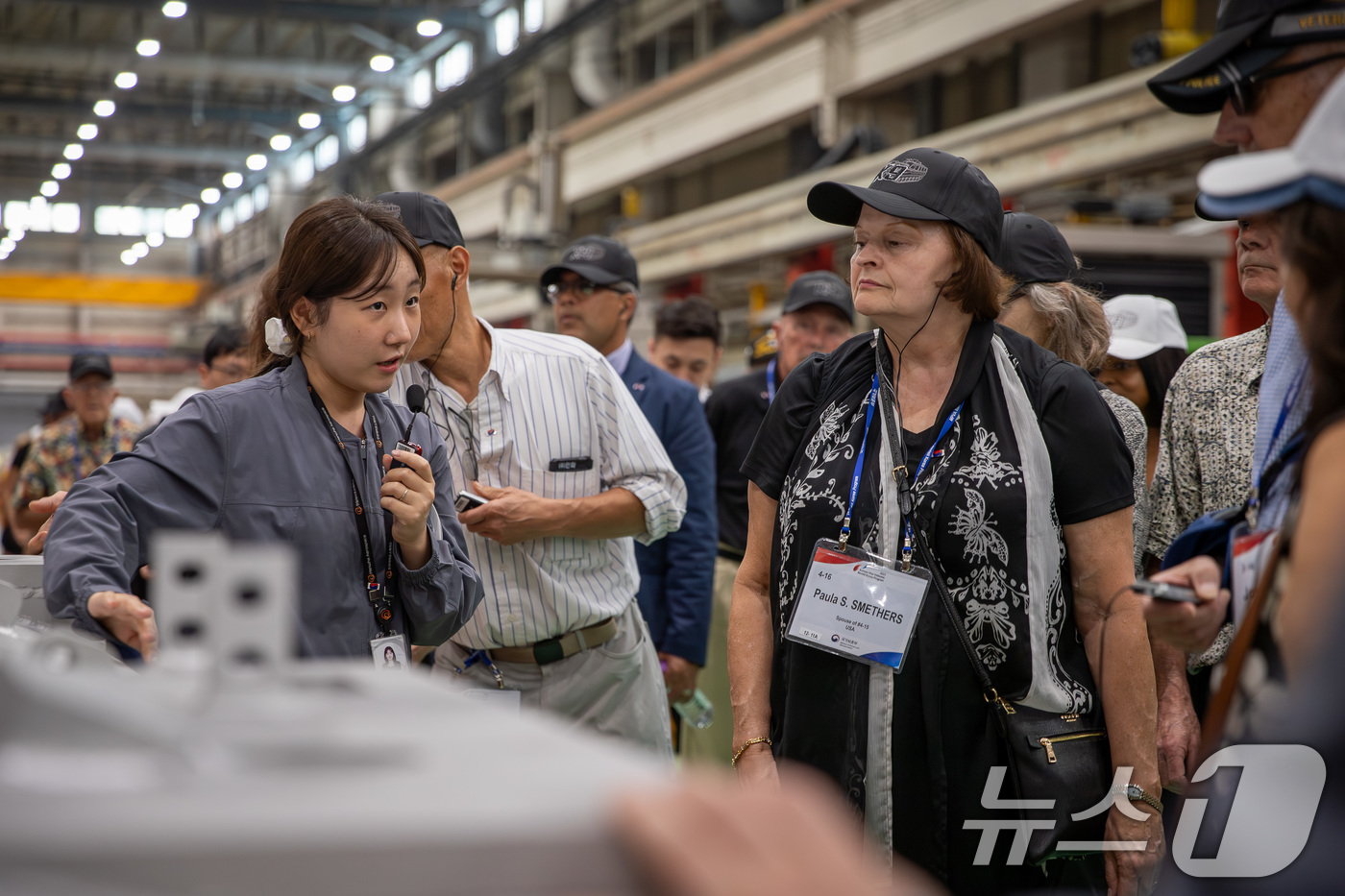 (서울=뉴스1) = 한화에어로스페이스, 한화시스템, 한화오션은 지난 19일 국가보훈부와 함께 6.25전쟁 미국 참전용사 등을 경남 지역 사업장으로 초청해 이들의 헌신을 되새기는 행 …