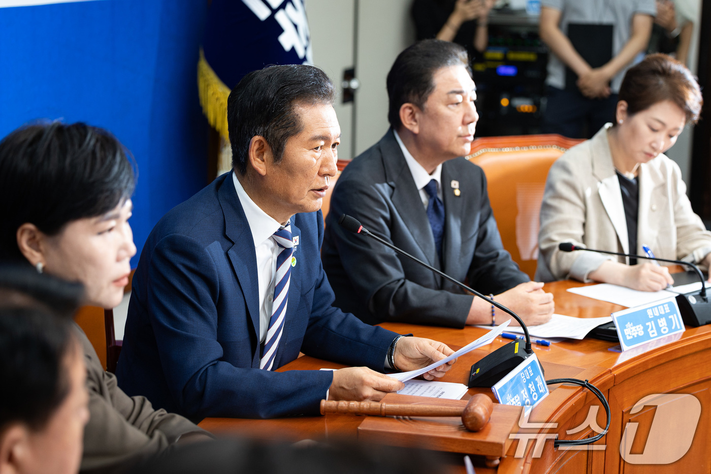 (서울=뉴스1) 유승관 기자 = 정청래 더불어민주당 대표가 22일 서울 여의도 국회에서 열린 최고위원회의에서 모두 발언을 하고 있다. 2025.9.22/뉴스1