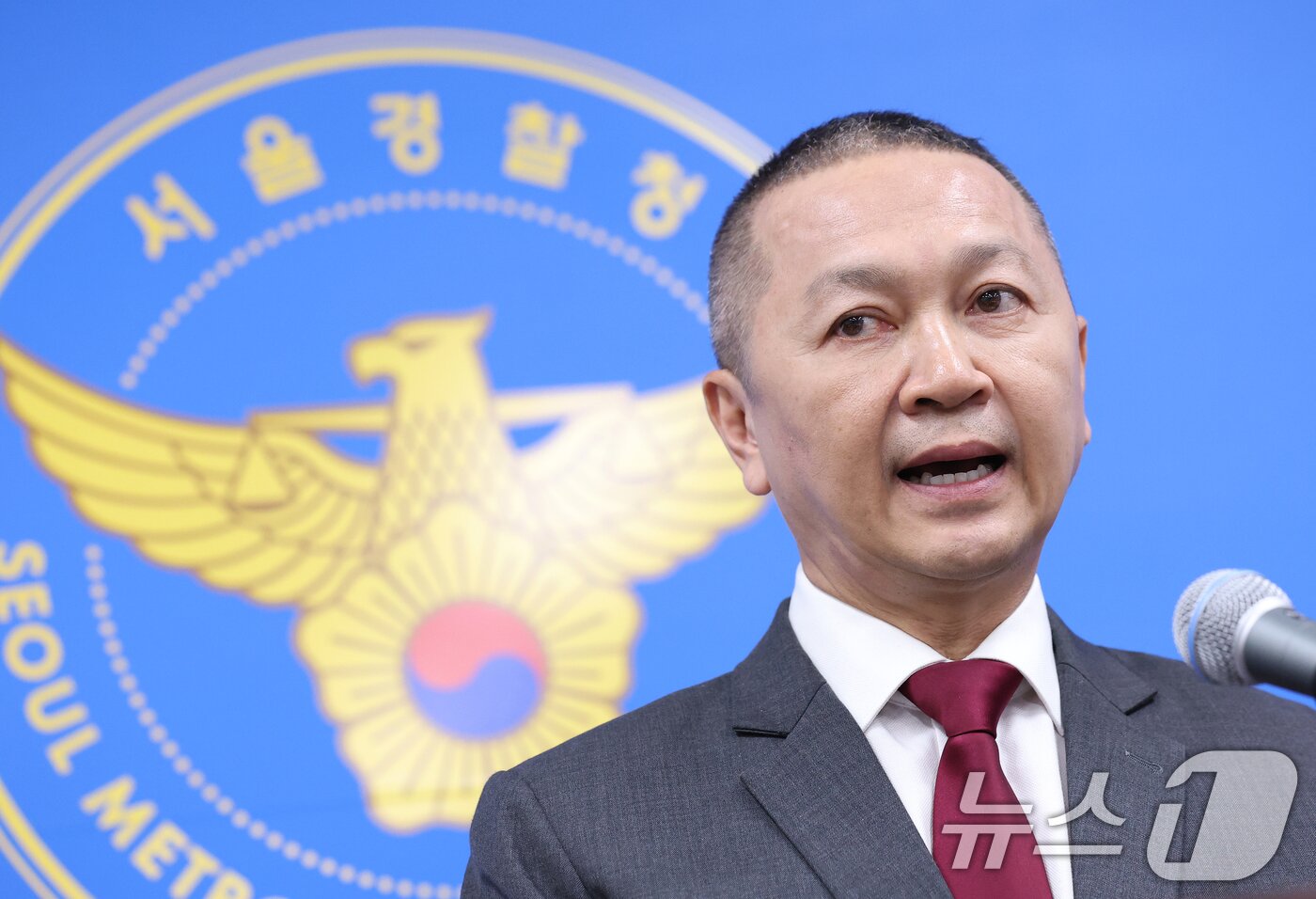 본문 이미지 - 22일 오후 서울 마포구 서울경찰청 광역수사단에서 열린 태국 파타야 사기조직 검거 한·태 합동브리핑에서 탓차이 피타닐라붓 태국 경찰국 스캠TF 단장이 수사 결과를 설명하고 있다. 2025.9.22/뉴스1 ⓒ News1 오대일 기자