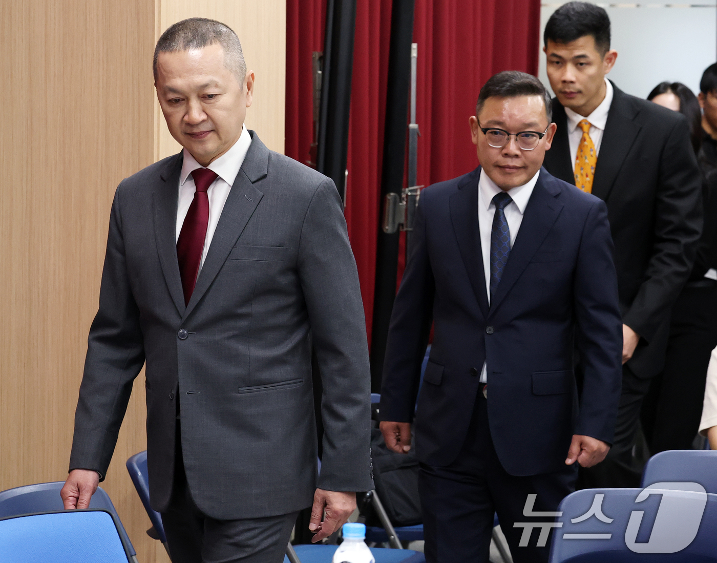 (서울=뉴스1) 오대일 기자 = 오승진 서울경찰청 광역수사단장(오른쪽)과 탓차이 피타닐라붓 태국 경찰국 스캠 TF 단장이 22일 오후 서울 마포구 서울경찰청 광역수사단에서 열린 태 …