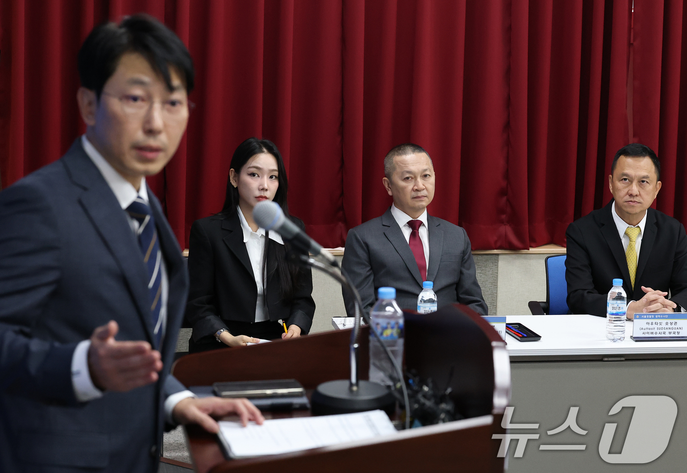 (서울=뉴스1) 오대일 기자 = 탓차이 피타닐라붓 스캠 TF 단장(오른쪽 두번째)을 비롯한 태국 경찰 관계자들이 22일 오후 서울 마포구 서울경찰청 광역수사단에서 열린 태국 파타야 …