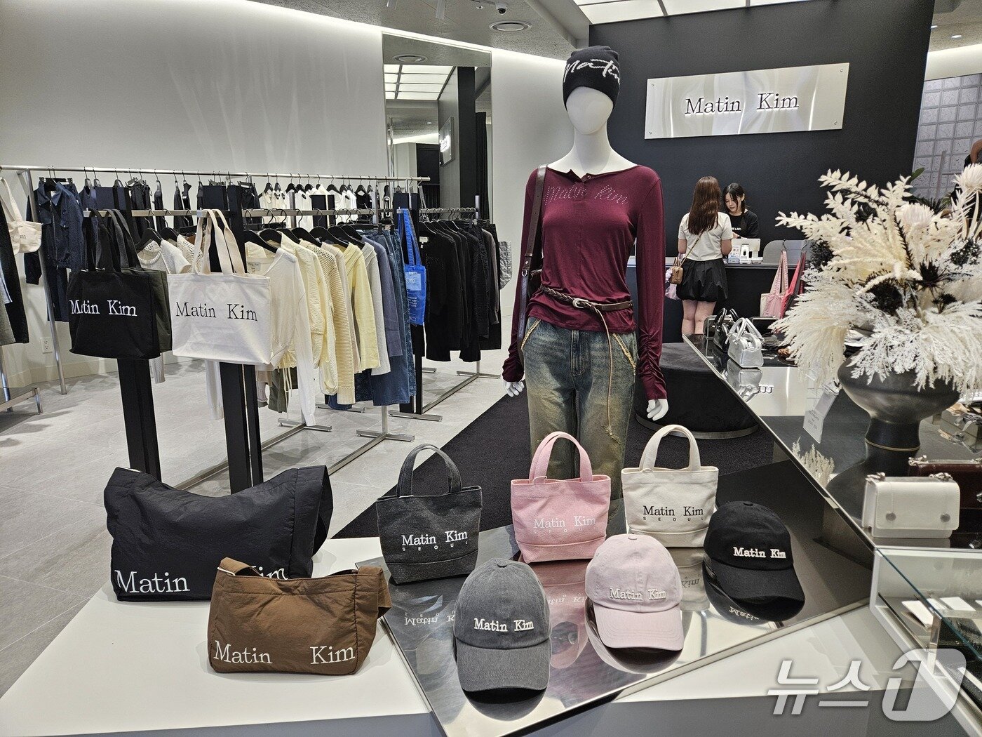 본문 이미지 - 마뗑킴 시부야점 내부 모습.ⓒ 뉴스1/김진희 기자.